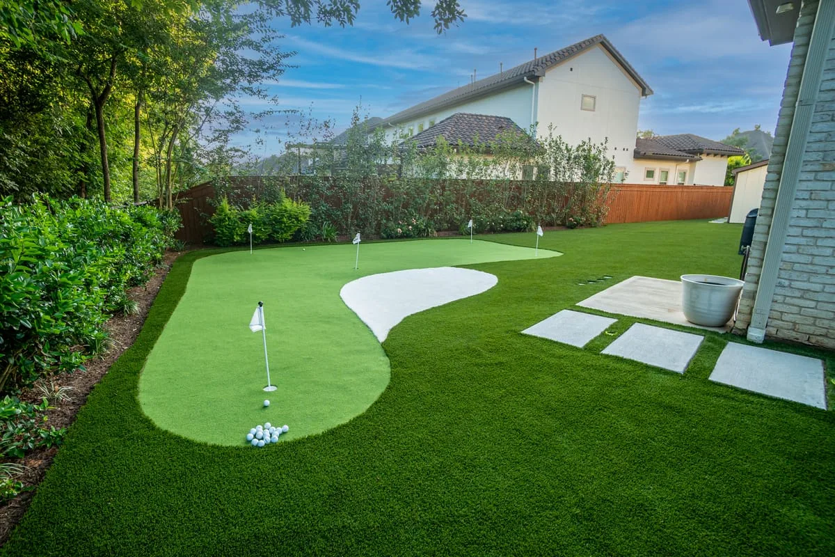 custom putting green with artificial turf installation in Houston TX