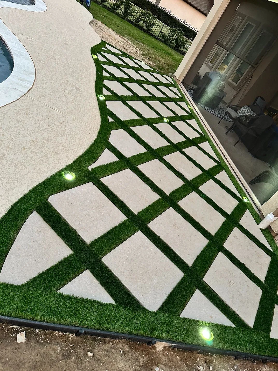 Lattice pattern artificial turf with decorative concrete in Houston TX