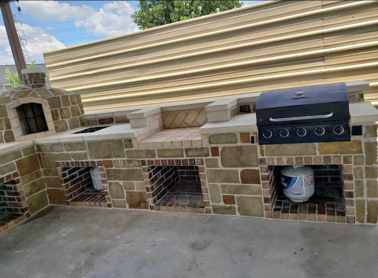 Built-in grill outdoor kitchen with pergola cover in Houston TX